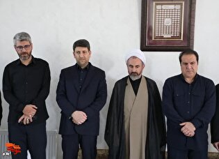 دیدار وزیر ارتباطات و فناوری اطلاعات با خانواده شهدا در مهران 