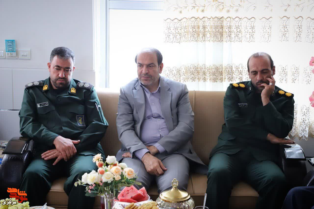 دیدار مدیرکل بنیاد شهید و امور ایثارگران استان مرکزی با خانواده شهید والامقام «مصطفی عسگری» در تفرش دیدار مدیرکل بنیاد شهید و امور ایثارگران استان مرکزی با خانواده شهید والامقام «مصطفی عسگری» در تفرش