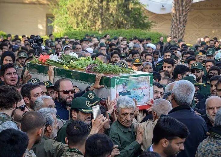 شهیدی که مشکل‌گشای مردم است
