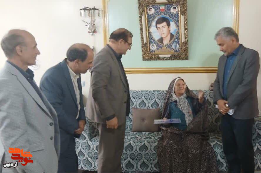 دیدار با مادر شهید«علیمردان پورتقی» در اردبیل دیدار با مادر شهید«علیمردان پورتقی» در اردبیل