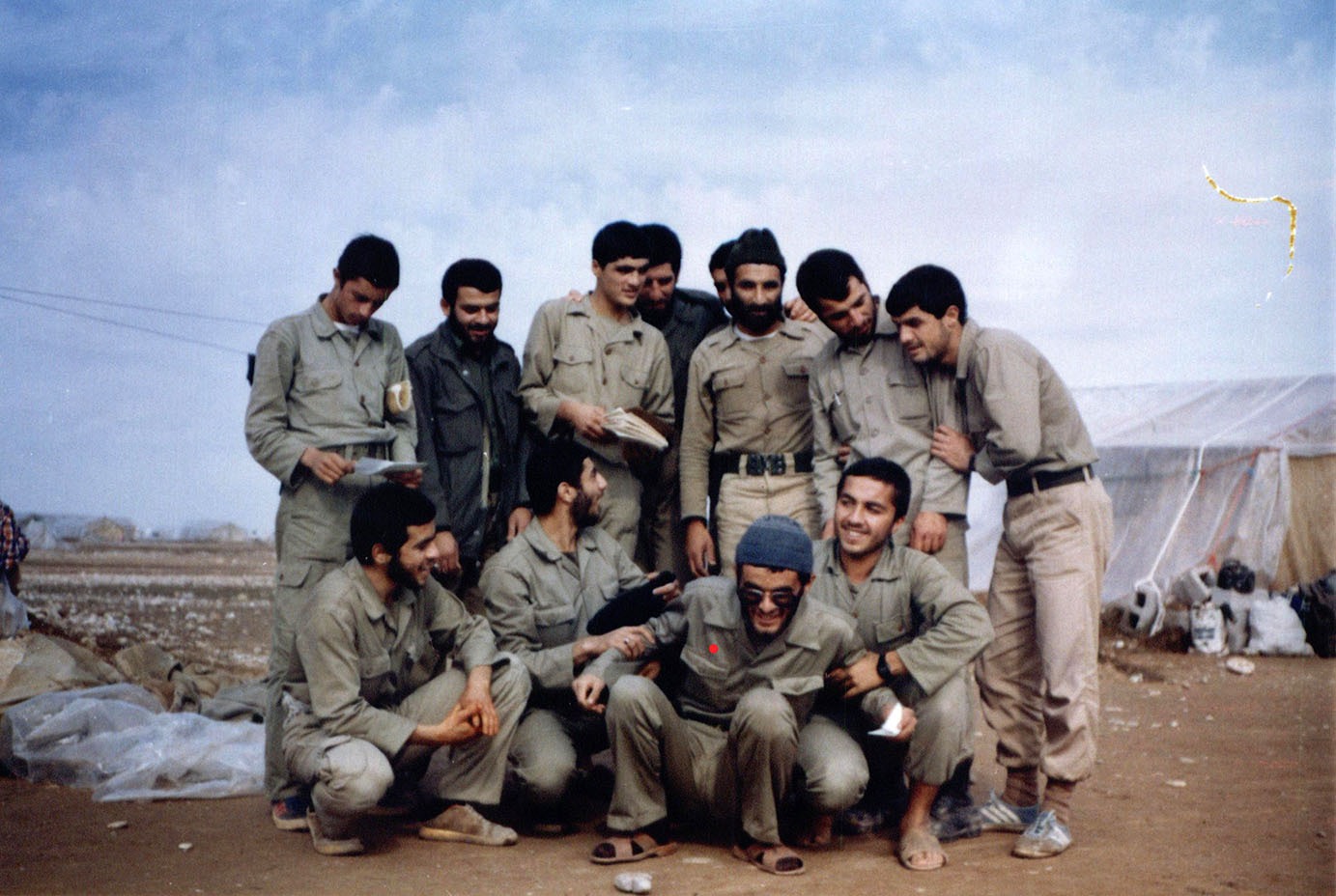 آلبوم عکس شهید «اکبر آذربایجانی» در جبهه آلبوم عکس شهید «اکبر آذربایجانی» در جبهه