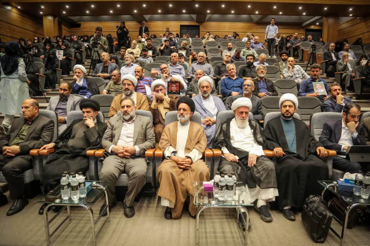آیین تکریم و تجلیل از خاتواده معزز شهدای جنگ تحمیلی سوم آیین تکریم و تجلیل از خاتواده معزز شهدای جنگ تحمیلی سوم
