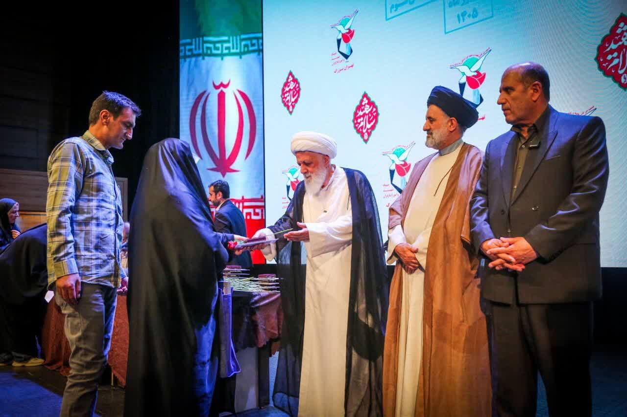آیین تکریم و تجلیل از خاتواده معزز شهدای جنگ تحمیلی سوم آیین تکریم و تجلیل از خاتواده معزز شهدای جنگ تحمیلی سوم