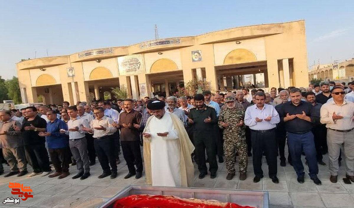 مراسم تشییع و تدفین مادر شهید «خسرو نظری» در گناوه برگزار شد مراسم تشییع و تدفین مادر شهید «خسرو نظری» در گناوه برگزار شد