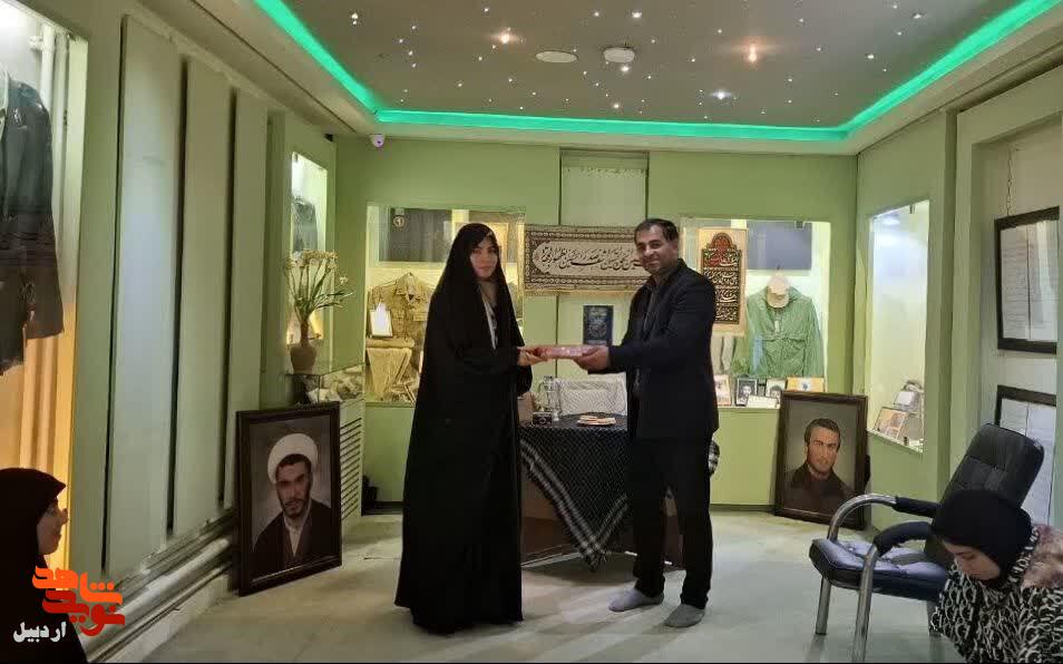 نشست ویژه بسیج دانشجویی پیام نور اردبیل در موزه شهدا