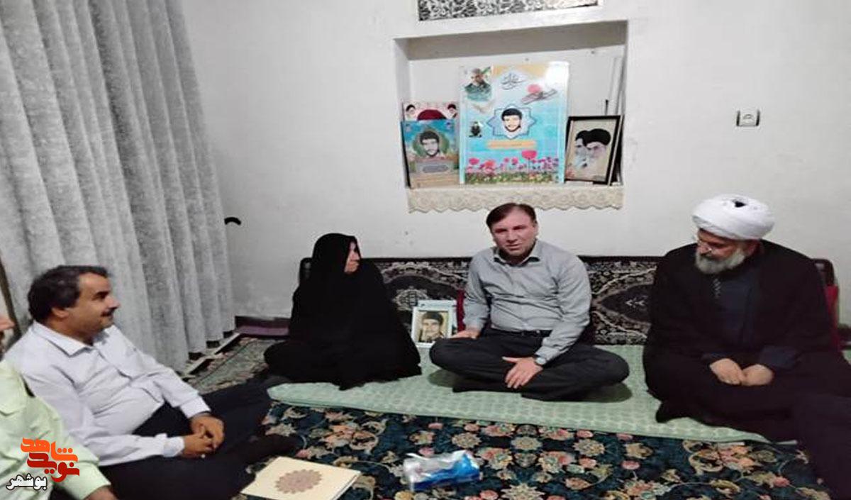 تأکید استاندار بوشهر بر تداوم راه شهدا در دیدار با خانواده شهید «حسن بردستانی» در دشتی تأکید استاندار بوشهر بر تداوم راه شهدا در دیدار با خانواده شهید «حسن بردستانی» در دشتی