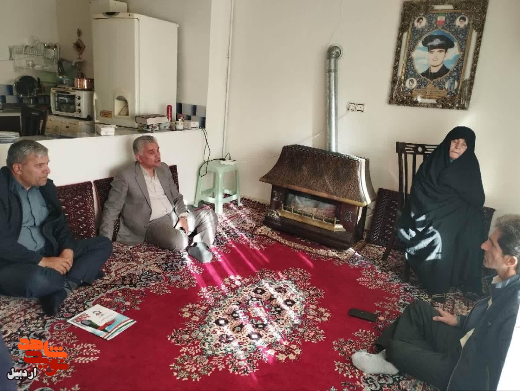 دیدار با مادر شهید «شعبانعلی بدخش» در روستای شال خلخال دیدار با مادر شهید «شعبانعلی بدخش» در روستای شال خلخال