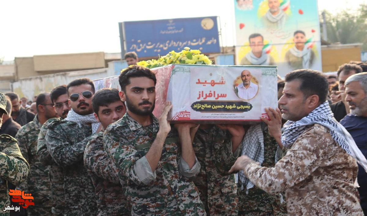 قاب‌های ماندگار از تشییع حماسی شهدای لاوان بر دستان مردم دَیِّر