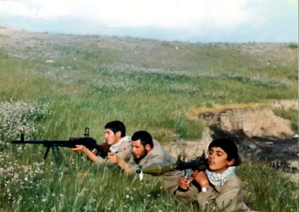 از نمازتان دست نکشید و امام و پیروزى رزمندگان را دعا کنید