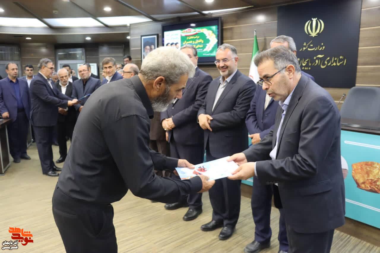 جلیل از والدین و همسران شهدای کارمند در آذربایجانغربی جلیل از والدین و همسران شهدای کارمند در آذربایجانغربی