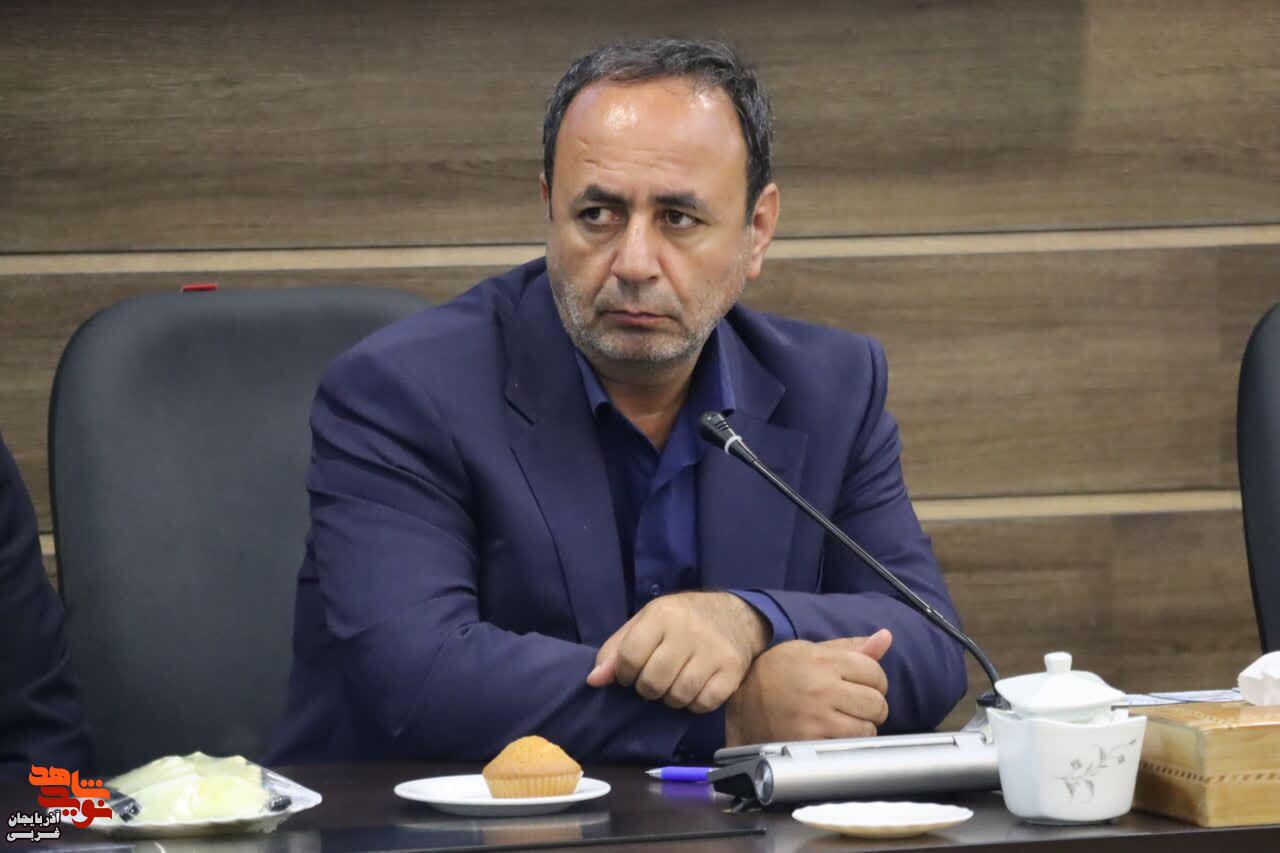 جلیل از والدین و همسران شهدای کارمند در آذربایجانغربی جلیل از والدین و همسران شهدای کارمند در آذربایجانغربی