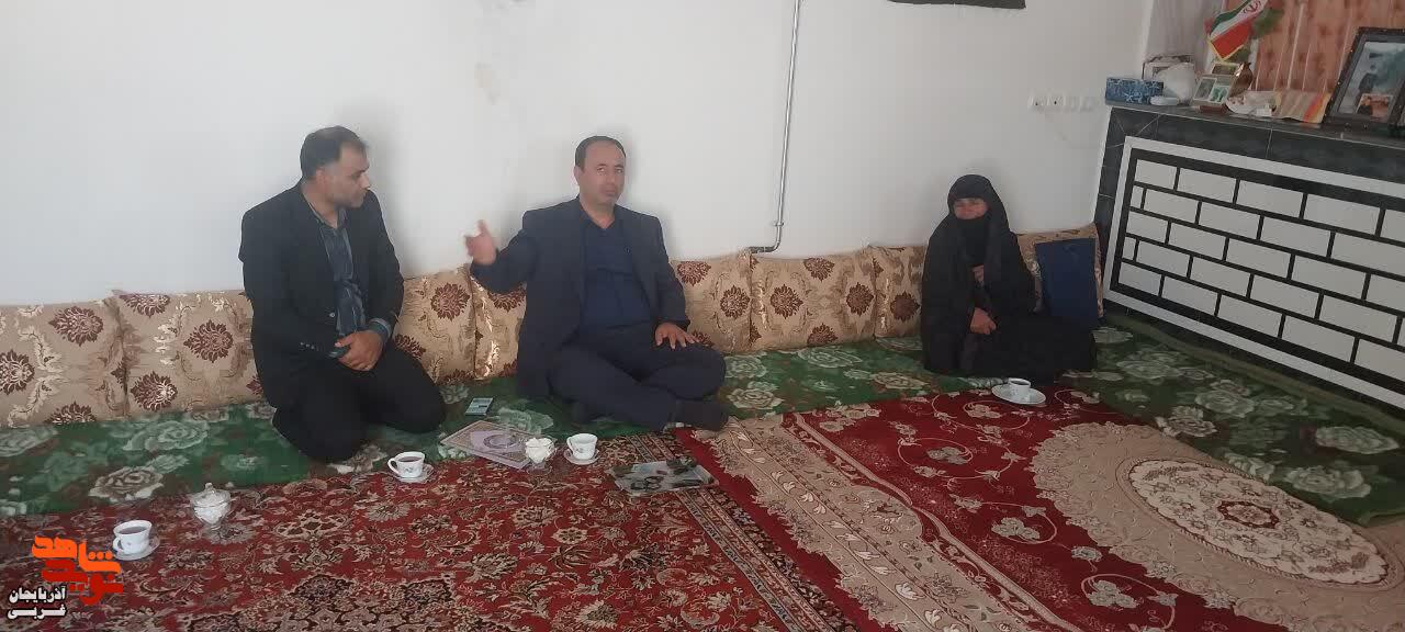 دیدار مدیرکل بنیاد شهید آذربایجان غربی با خانواده معظم شهید «اصغر نعیمی» در شهرستان چهاربرج دیدار مدیرکل بنیاد شهید آذربایجان غربی با خانواده معظم شهید «اصغر نعیمی» در شهرستان چهاربرج