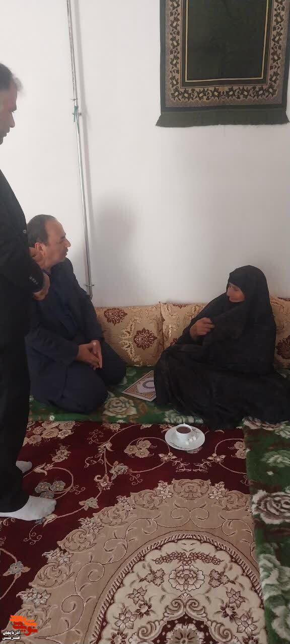 دیدار مدیرکل بنیاد شهید آذربایجان غربی با خانواده معظم شهید «اصغر نعیمی» در شهرستان چهاربرج دیدار مدیرکل بنیاد شهید آذربایجان غربی با خانواده معظم شهید «اصغر نعیمی» در شهرستان چهاربرج