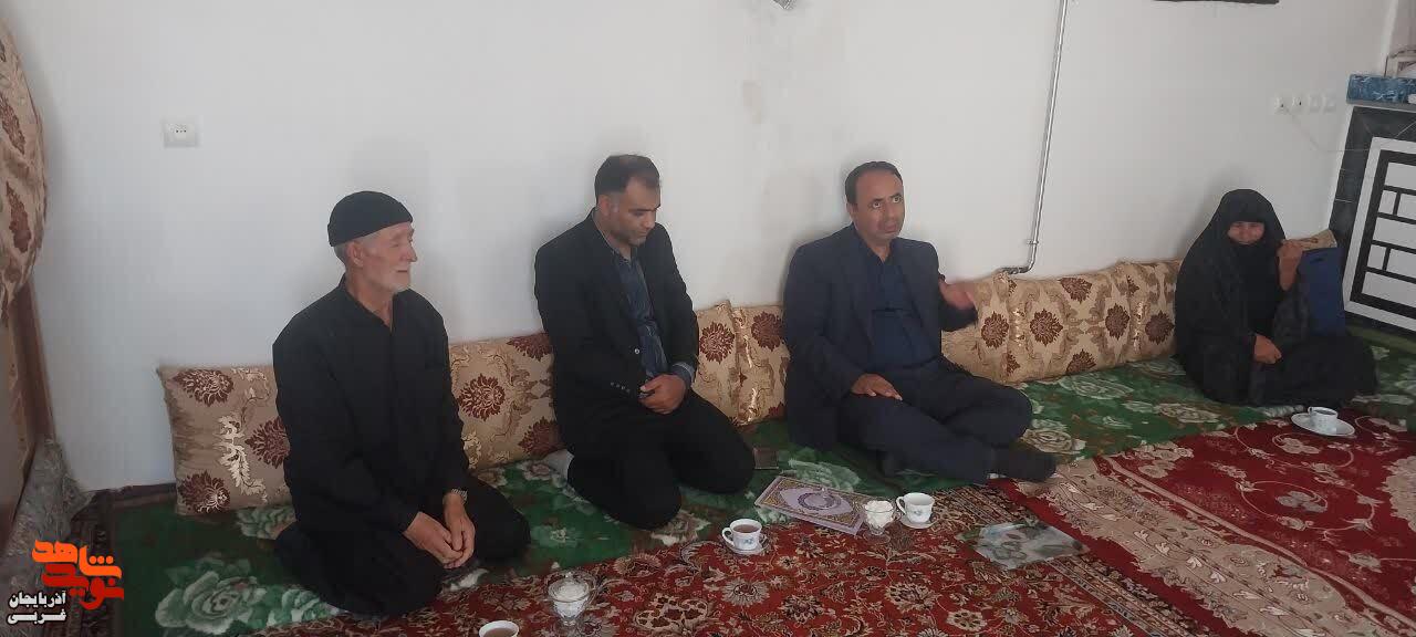 دیدار مدیرکل بنیاد شهید آذربایجان غربی با خانواده معظم شهید «اصغر نعیمی» در شهرستان چهاربرج دیدار مدیرکل بنیاد شهید آذربایجان غربی با خانواده معظم شهید «اصغر نعیمی» در شهرستان چهاربرج
