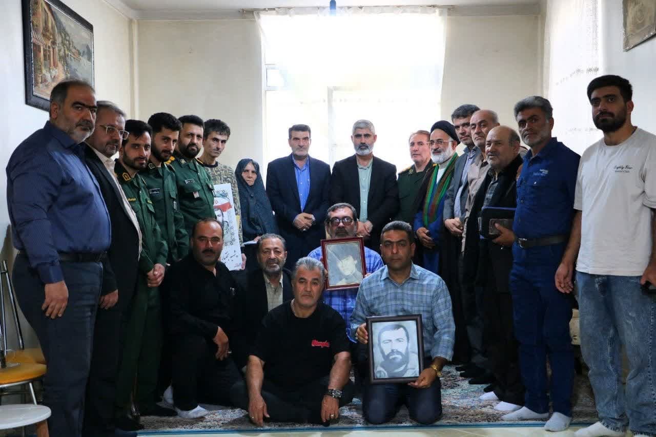 دیدار مسئولان قزوین با خانواده شهید بختیار نوروزی دیدار مسئولان قزوین با خانواده شهید بختیار نوروزی