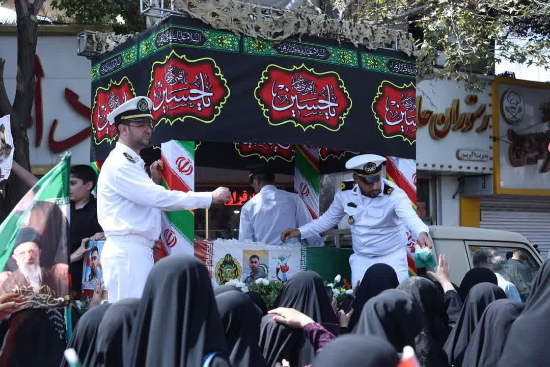 قزوین دوباره به احترام شهید به خیابان آمد؛ از امامزاده حسین(ع) تا گلزار شهدا قزوین دوباره به احترام شهید به خیابان آمد؛ از امامزاده حسین(ع) تا گلزار شهدا