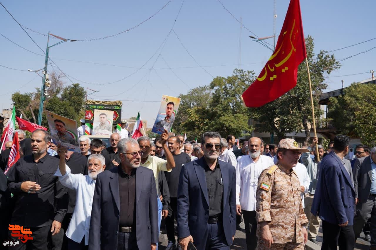 قزوین دوباره به احترام شهید به خیابان آمد؛ از امامزاده حسین(ع) تا گلزار شهدا قزوین دوباره به احترام شهید به خیابان آمد؛ از امامزاده حسین(ع) تا گلزار شهدا