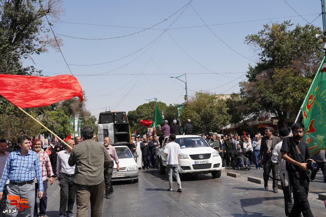 قزوین دوباره به احترام شهید به خیابان آمد؛ از امامزاده حسین(ع) تا گلزار شهدا قزوین دوباره به احترام شهید به خیابان آمد؛ از امامزاده حسین(ع) تا گلزار شهدا