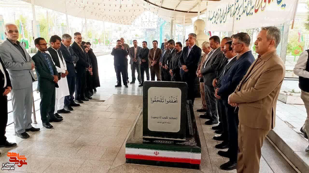 تجدید میثاق تعاونگران سیستان و بلوچستان با شهدا تجدید میثاق تعاونگران سیستان و بلوچستان با شهدا