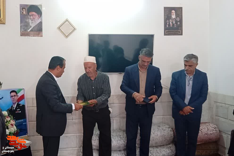 تجدید میثاق تعاونگران سیستان و بلوچستان با شهدا تجدید میثاق تعاونگران سیستان و بلوچستان با شهدا
