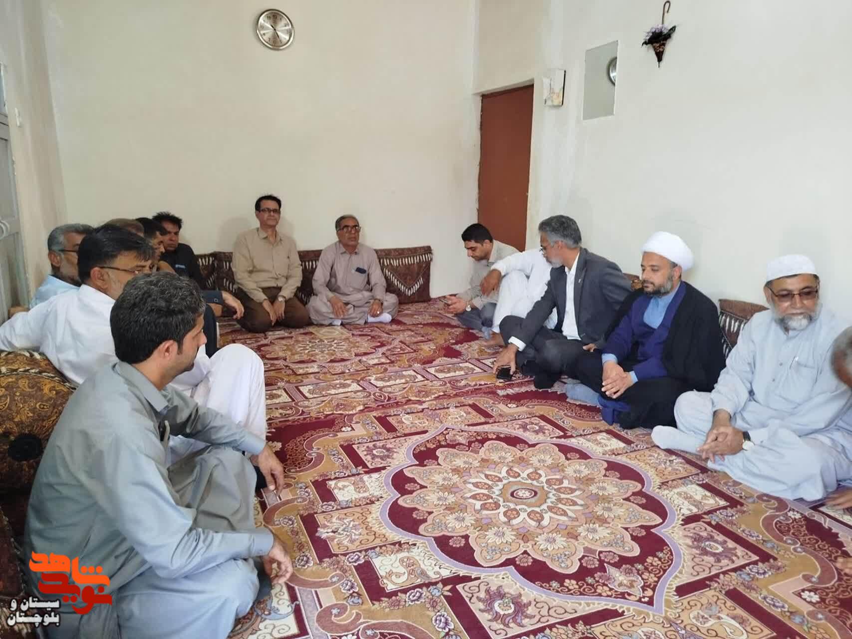 مزار شهید امنیت«محمد بچوه» در روستای رمین چابهار عطرافشانی و گلباران شد مزار شهید امنیت«محمد بچوه» در روستای رمین چابهار عطرافشانی و گلباران شد