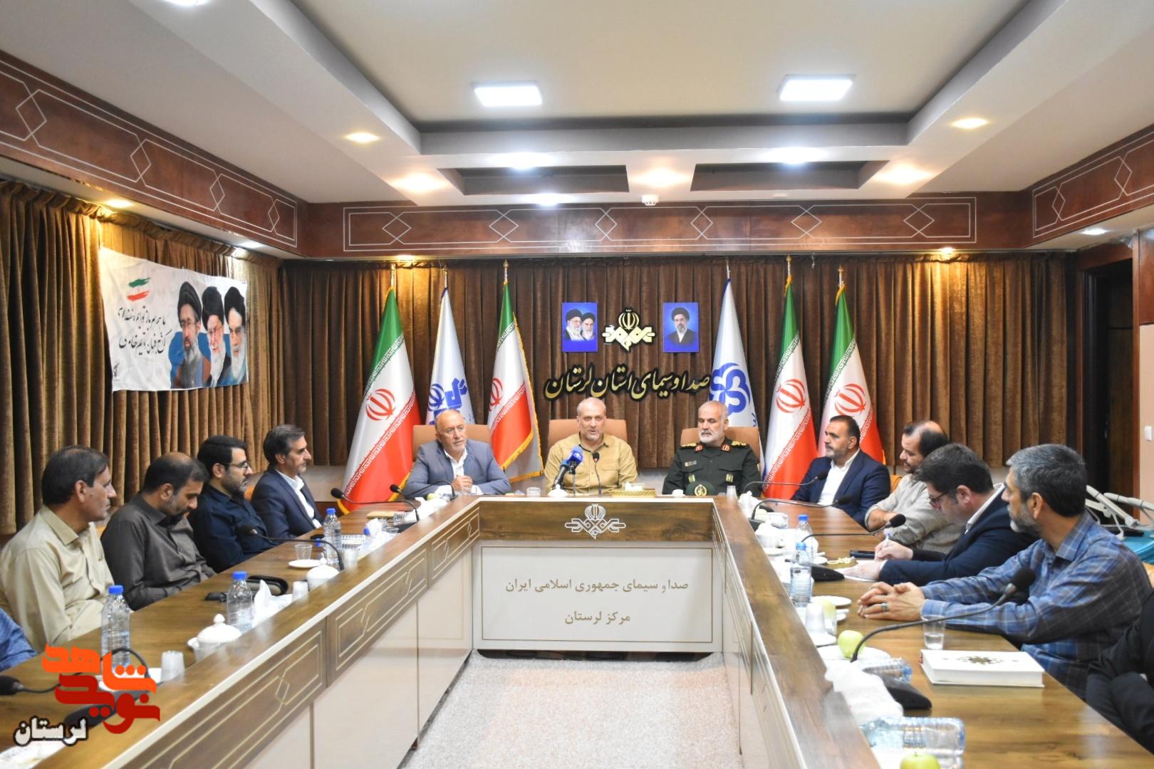 تجلیل فرمانده پهپاد نیروی هوافضای سپاه از عوامل تولید مستند «شاهد ۱۳۶» تجلیل فرمانده پهپاد نیروی هوافضای سپاه از عوامل تولید مستند «شاهد ۱۳۶»