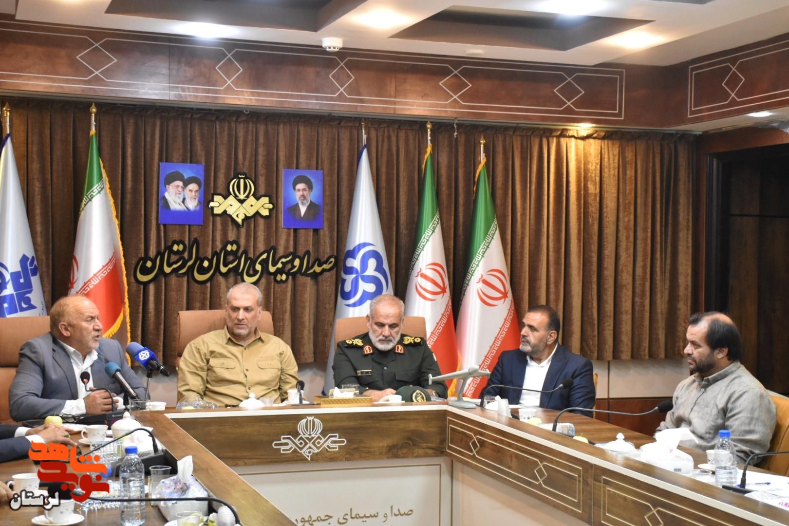 تجلیل فرمانده پهپاد نیروی هوافضای سپاه از عوامل تولید مستند «شاهد ۱۳۶» تجلیل فرمانده پهپاد نیروی هوافضای سپاه از عوامل تولید مستند «شاهد ۱۳۶»