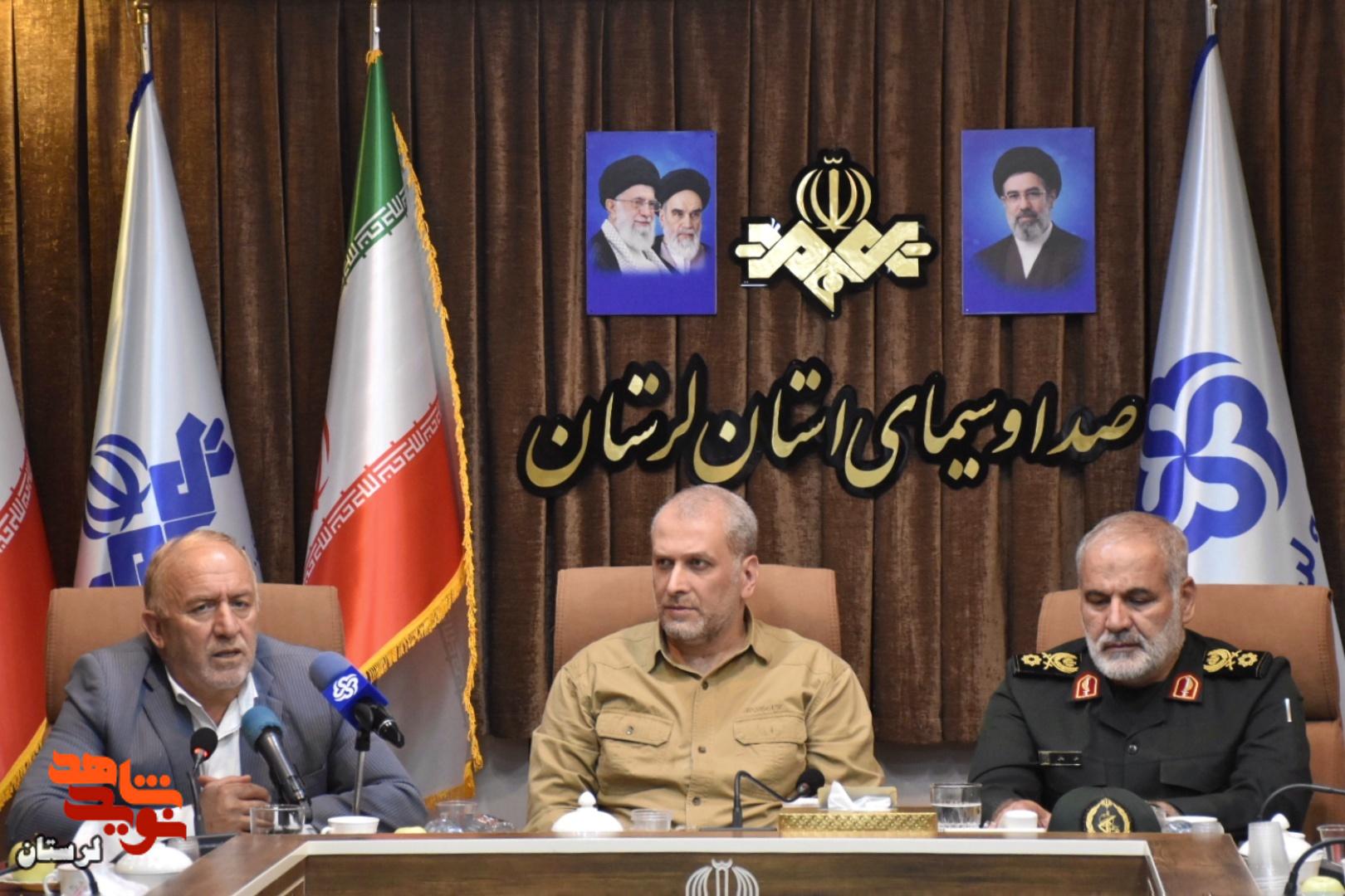 تجلیل فرمانده پهپاد نیروی هوافضای سپاه از عوامل تولید مستند «شاهد ۱۳۶» تجلیل فرمانده پهپاد نیروی هوافضای سپاه از عوامل تولید مستند «شاهد ۱۳۶»