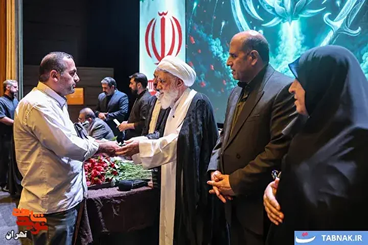 کلیپ| آیین تکریم خانواده‌های شهدای «جنگ رمضان» تهران بزرگ