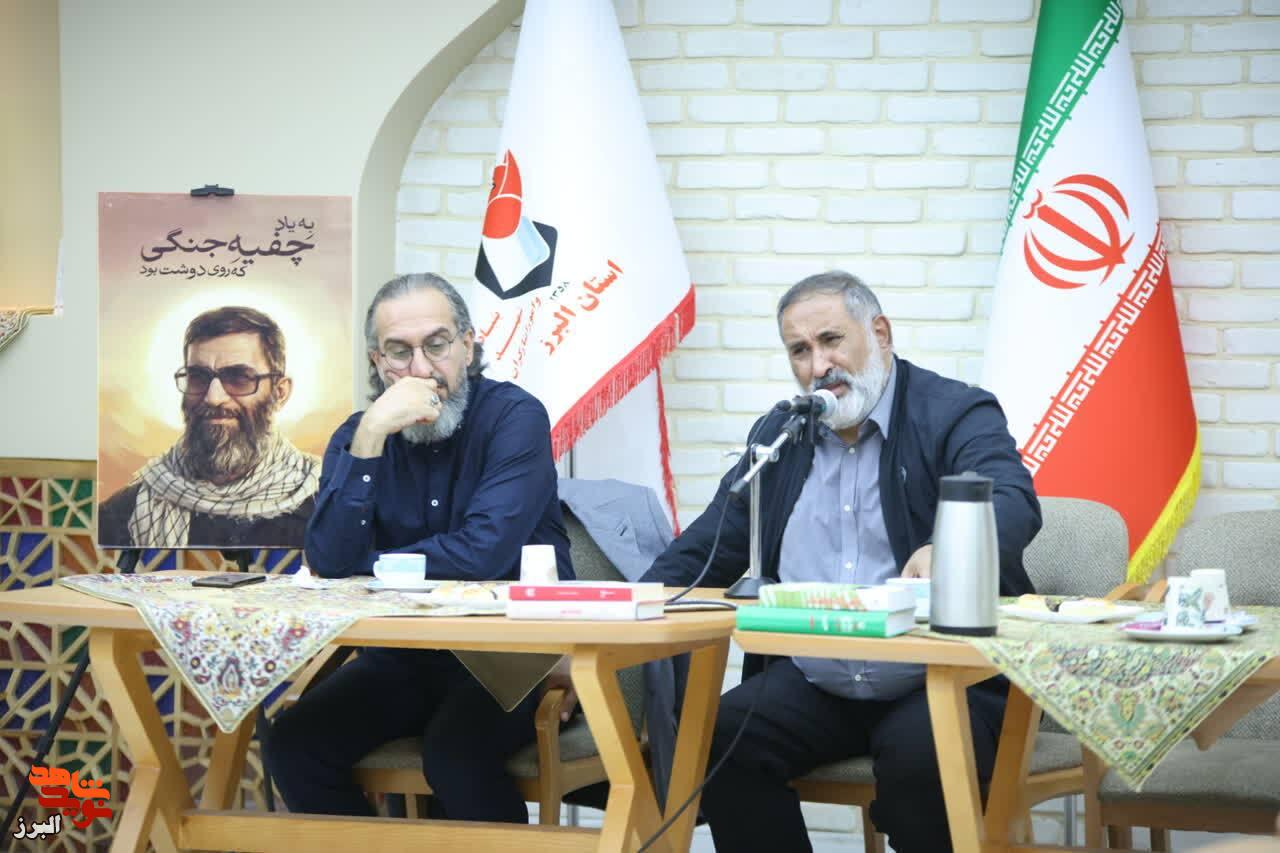 آیین شعرخوانی «فیروزه در غبار» با حضور علیرضا قزوه در البرز برگزار شد آیین شعرخوانی «فیروزه در غبار» با حضور علیرضا قزوه در البرز برگزار شد