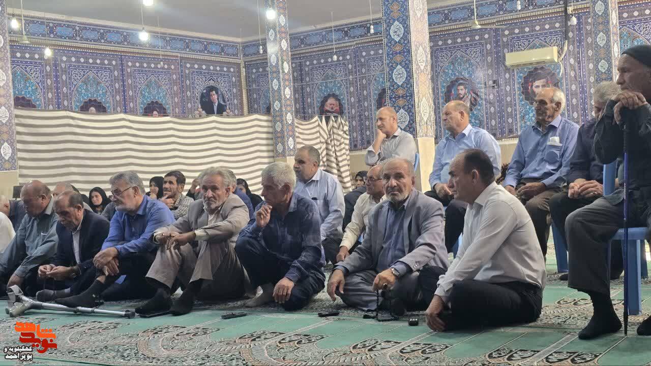 بی‌واسطه با یادگاران ایثار؛ قاب‌هایی از میز خدمت بنیاد شهید در باشت