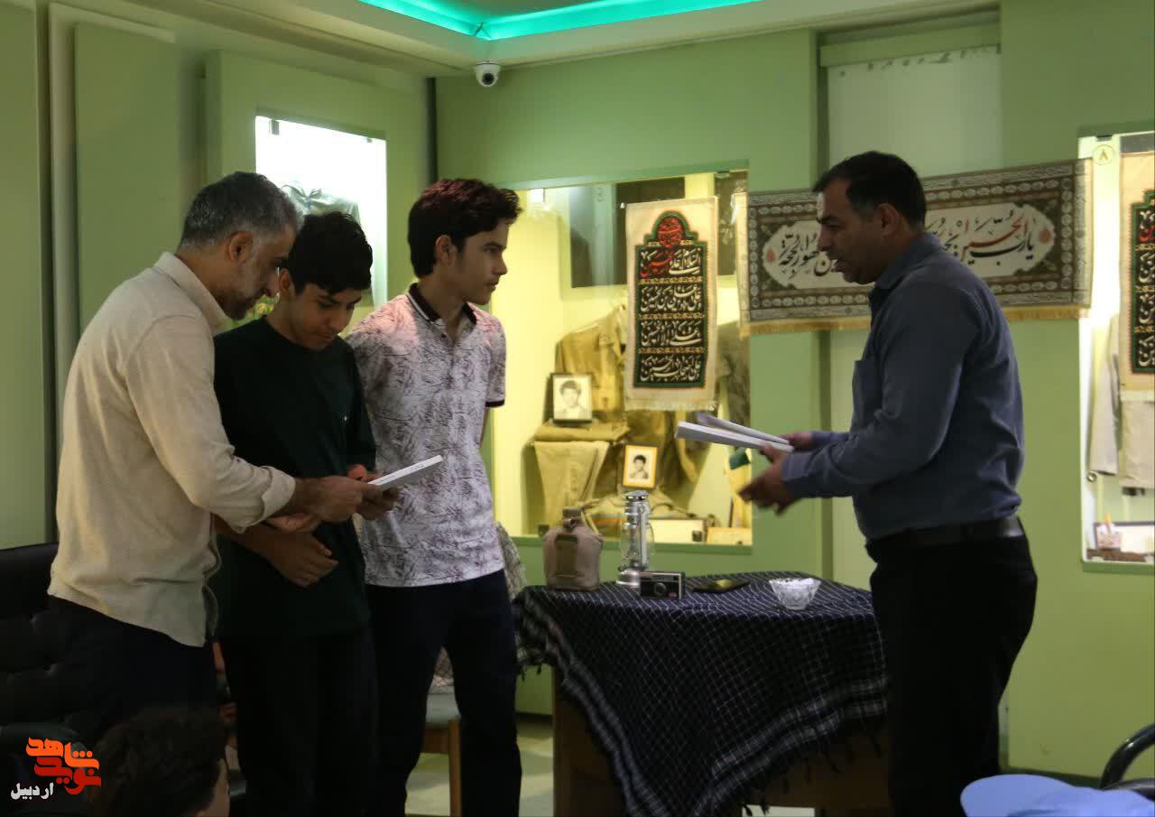 بازدید تیزهوشان دبیرستان شهید بهشتی از موزه شهدای اردبیل بازدید تیزهوشان دبیرستان شهید بهشتی از موزه شهدای اردبیل