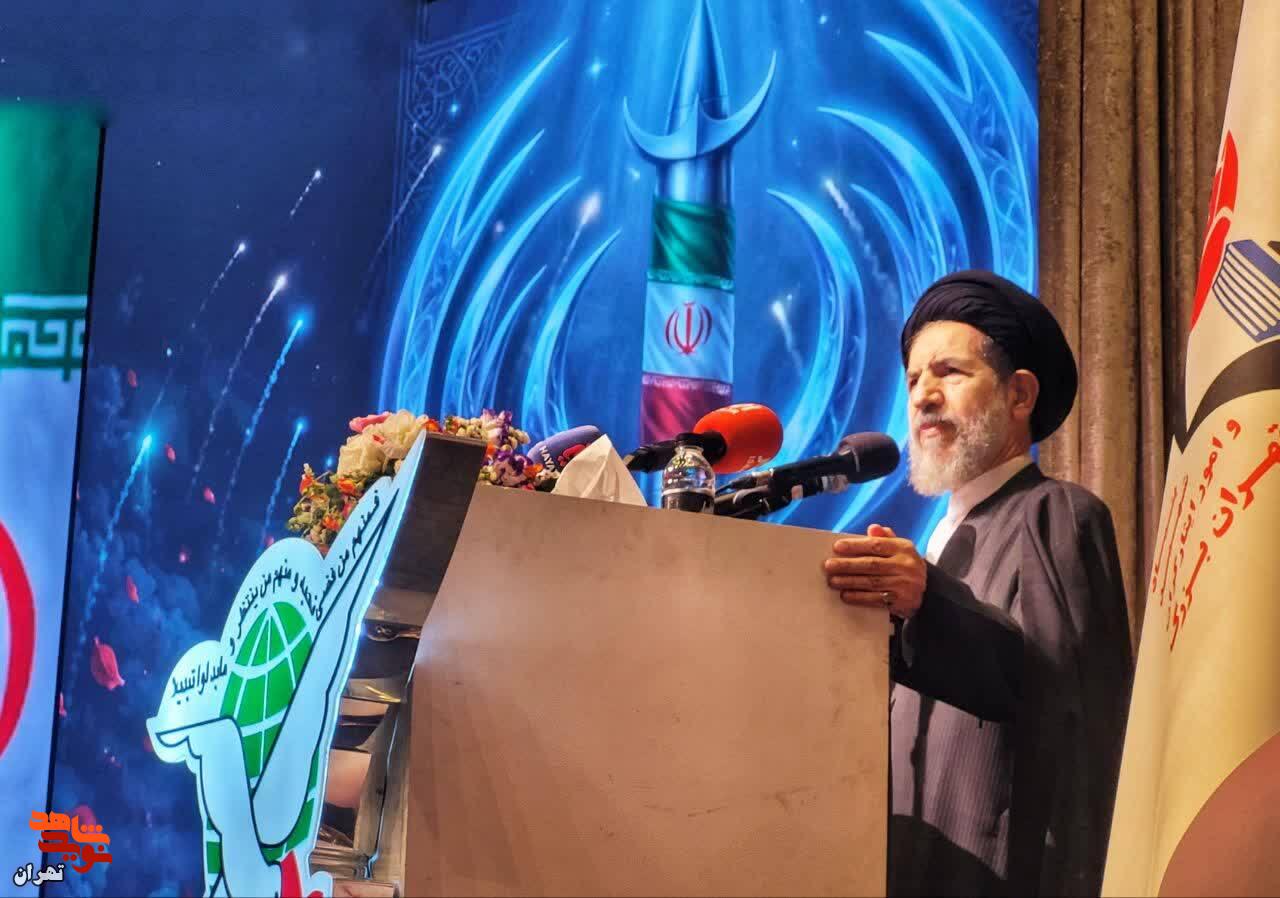 اقتدار امروز ایران، ثمره ایستادگی شهدا و خانوادههای آنان است اقتدار امروز ایران، ثمره ایستادگی شهدا و خانوادههای آنان است