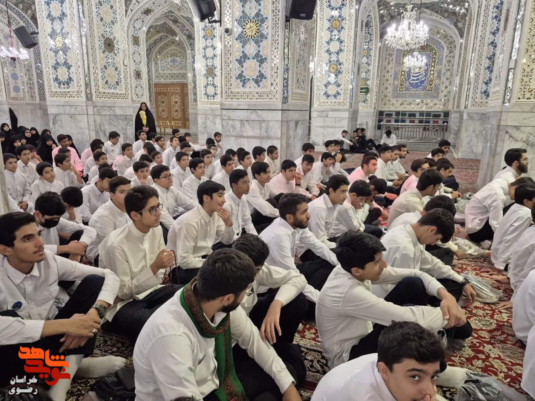 اجتماع ۴۰۰ حافظ قرآن کریم کشور با حضور فرزندان شهدا و ایثارگران در مشهد برگزار شد اجتماع ۴۰۰ حافظ قرآن کریم کشور با حضور فرزندان شهدا و ایثارگران در مشهد برگزار شد