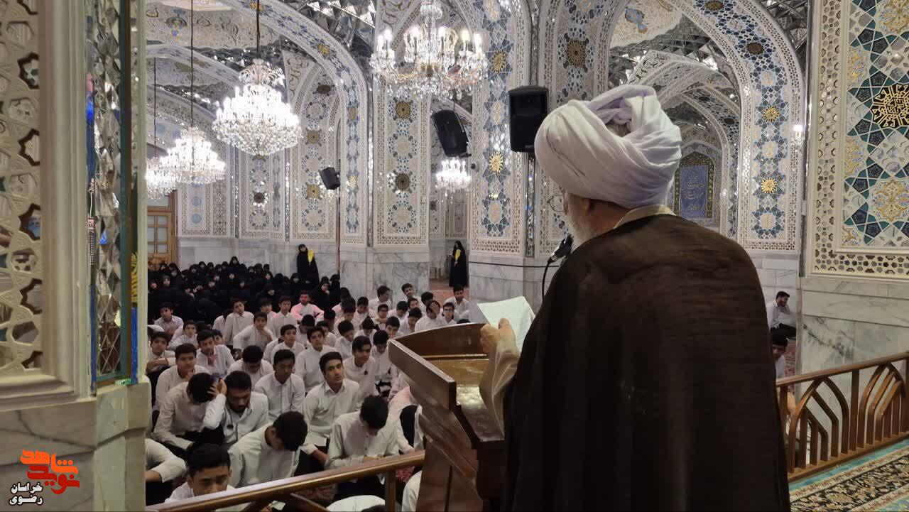 اجتماع ۴۰۰ حافظ قرآن کریم کشور با حضور فرزندان شهدا و ایثارگران در مشهد برگزار شد اجتماع ۴۰۰ حافظ قرآن کریم کشور با حضور فرزندان شهدا و ایثارگران در مشهد برگزار شد
