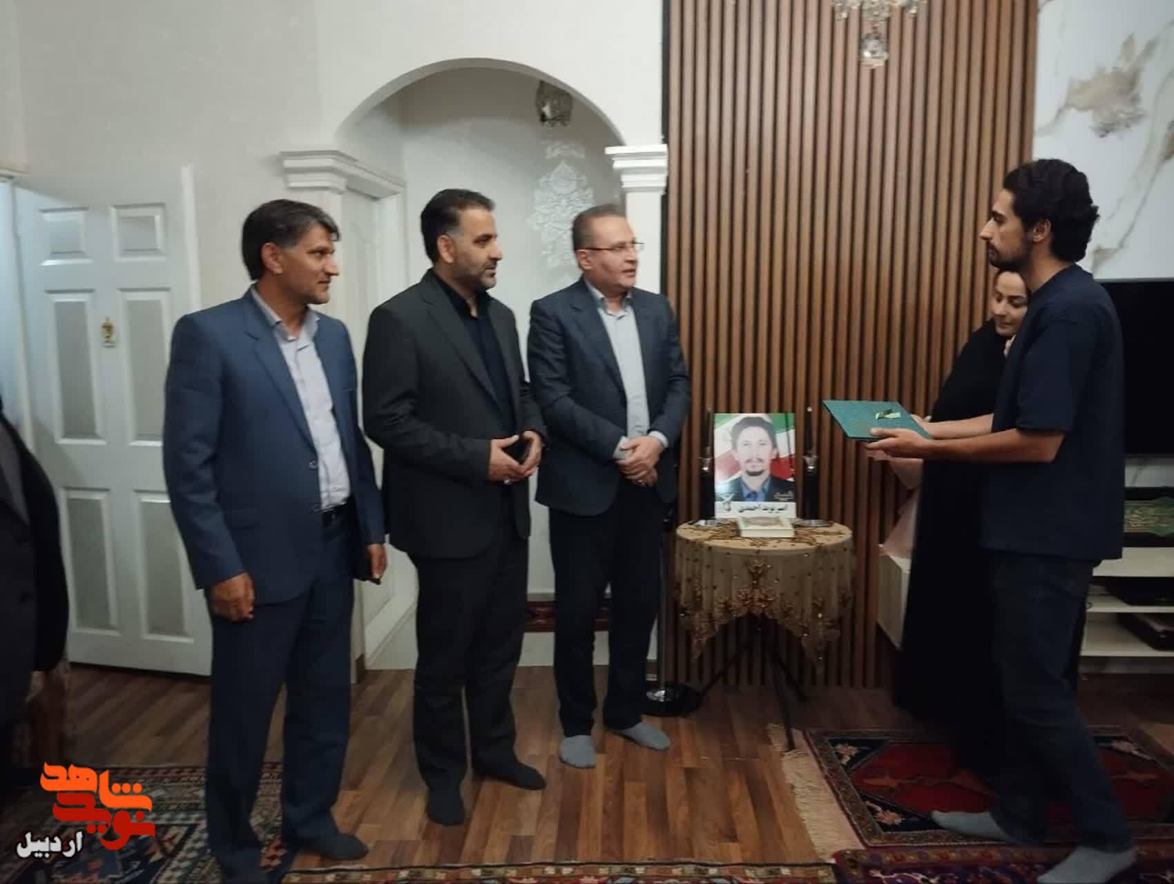 دیدار با خانواه شهید جنگ رمضان «امیر نوید احمدی» در اردبیل
