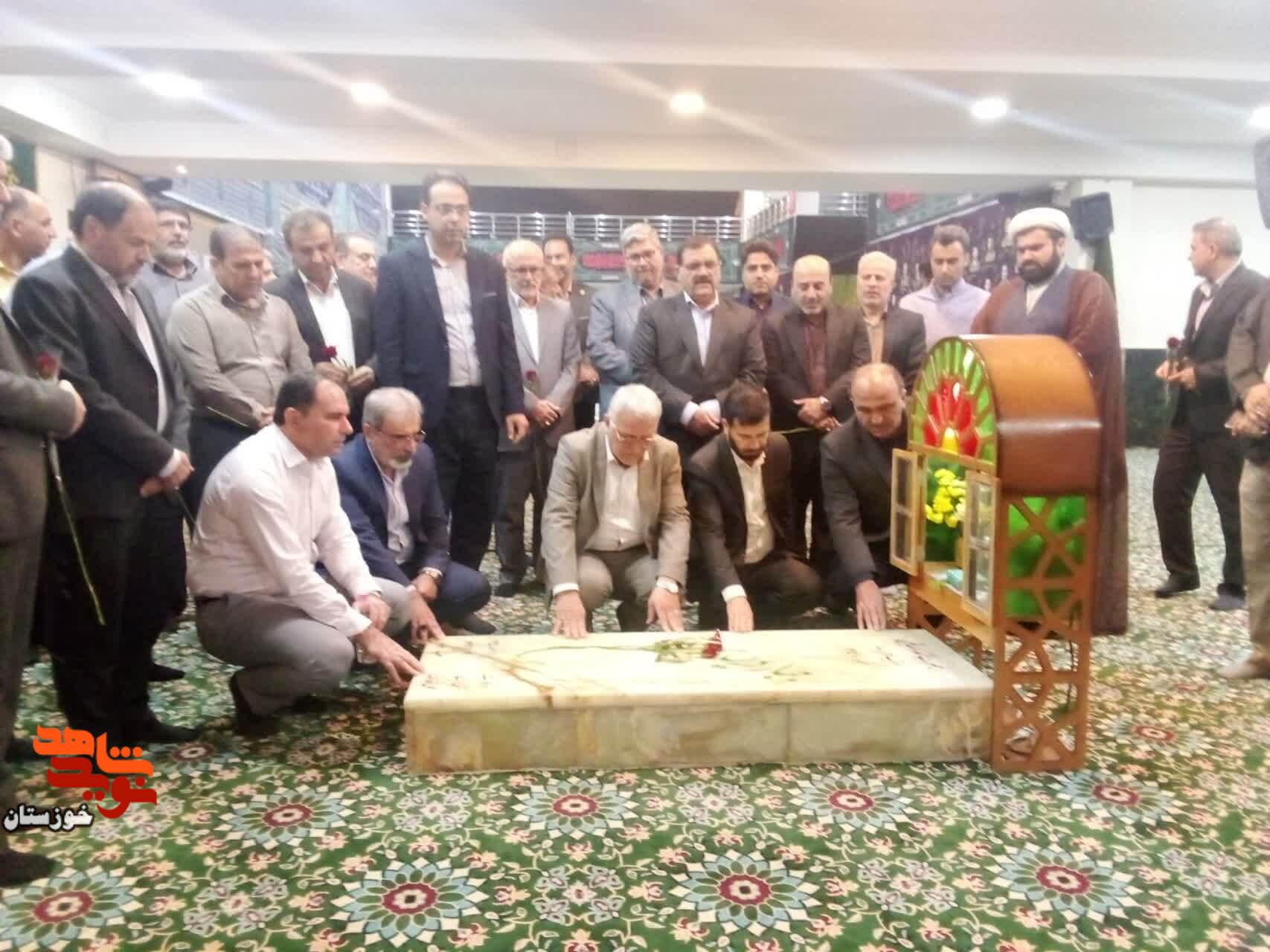 تجدید میثاق با آرمانهای شهیدا به مناسبت هفته دولت در اهواز تجدید میثاق با آرمانهای شهیدا به مناسبت هفته دولت در اهواز