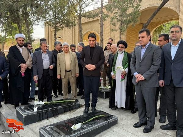 معاون رئیس‌جمهور به مقام شهدای کردستان ادای احترام کرد