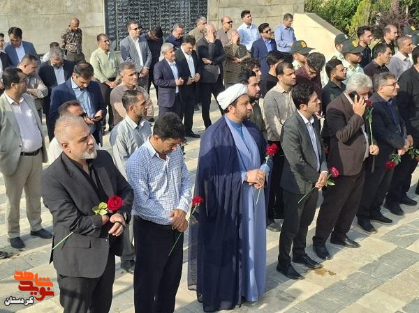 مزار شهدای سقز در نخستین روز هفته دولت گلباران شد