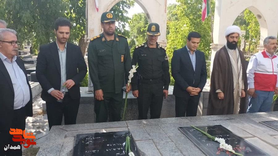 گلزار شهدای رزن عطرافشانی شد گلزار شهدای رزن عطرافشانی شد