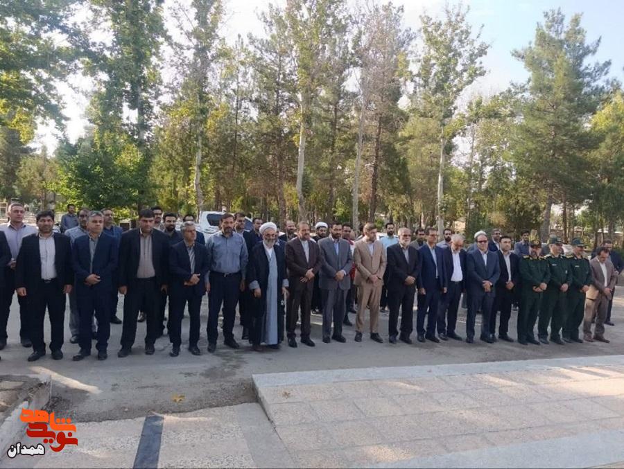 گلزار شهدای نهاوند عطرافشانی شد گلزار شهدای نهاوند عطرافشانی شد