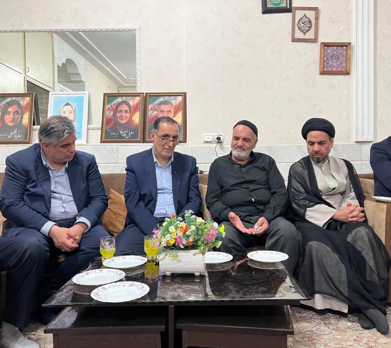 دیدار رئیس بنیاد شهید با خانواده هفت شهیدی جنگ تحمیلی رمضان/ تاکید بر مستندسازی و روایتسازی حرفهای پیام خانوادههای شهدا و ایثارگران جهت انعکاس جهانی دیدار رئیس بنیاد شهید با خانواده هفت شهیدی جنگ تحمیلی رمضان/ تاکید بر مستندسازی و روایتسازی حرفهای پیام خانوادههای شهدا و ایثارگران جهت انعکاس جهانی