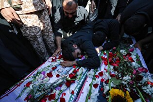 خون شهید ضامن بقای انقلاب و عزت ایران اسلامی است