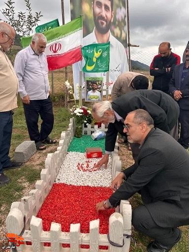 سفر مدیرکل بنیاد شهید مازندران به دودانگه ساری؛ از دیدار با خانواده شهدا تا ادای احترام در گلزار شهدا سفر مدیرکل بنیاد شهید مازندران به دودانگه ساری؛ از دیدار با خانواده شهدا تا ادای احترام در گلزار شهدا