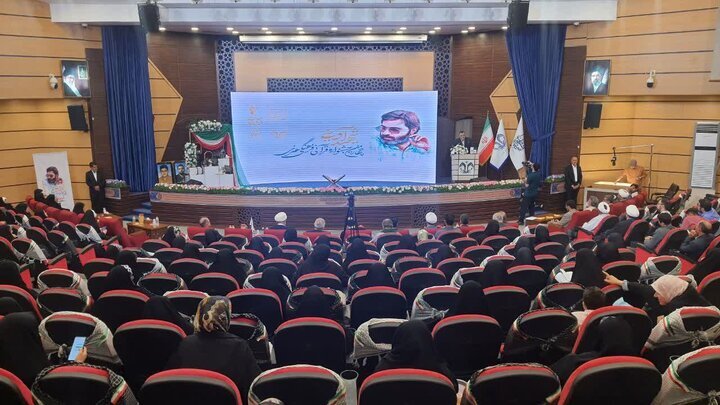 برگزیدگان چهارمین جشنواره قرآنی، فرهنگی و هنری شهید آوینی در دانشگاه قم تجلیل شدند برگزیدگان چهارمین جشنواره قرآنی، فرهنگی و هنری شهید آوینی در دانشگاه قم تجلیل شدند