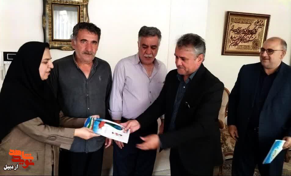 دیدار و تجلیل از خانواده شهید«عبدالخالق کاظمی‌وند نیار» در اردبیل
