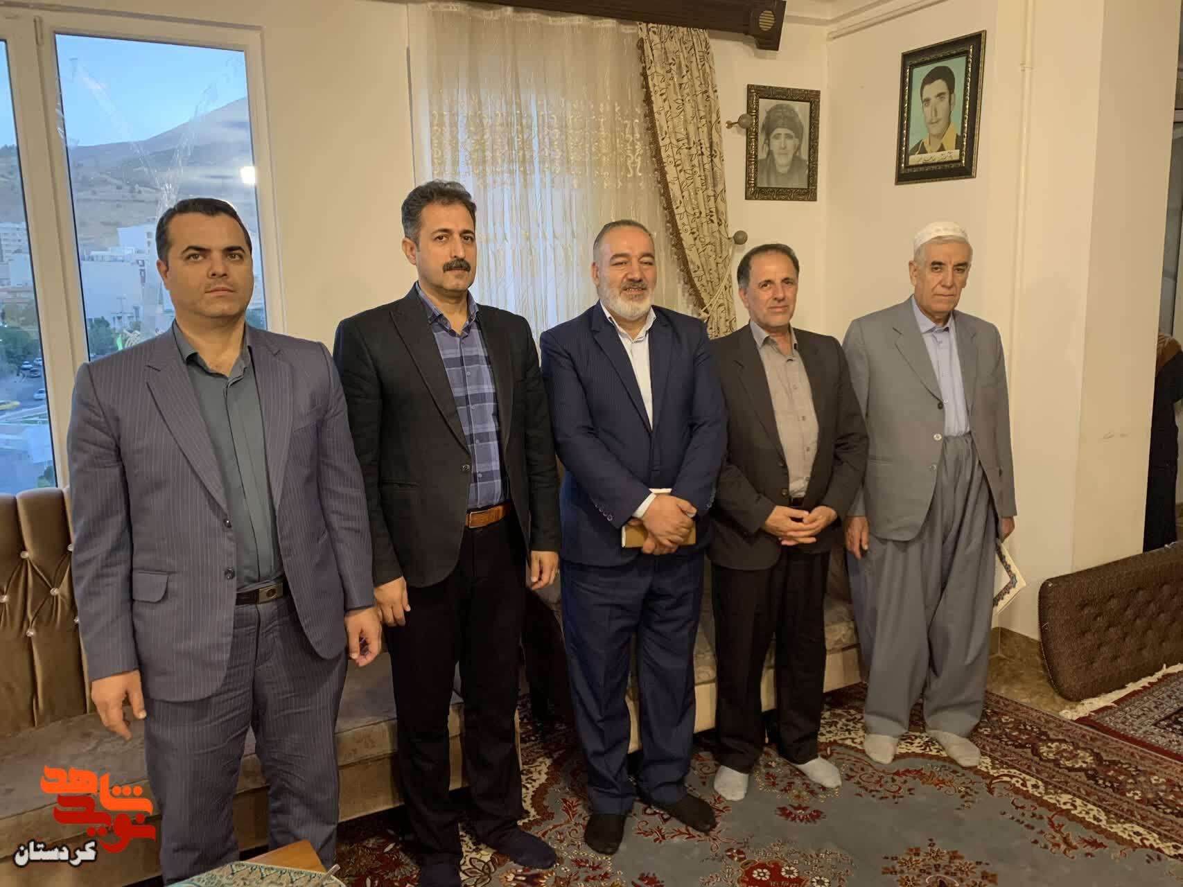 تکریم ایثارگران، رسالت ماندگار خادمان شهدا؛ دیدار مدیرکل بنیاد شهید کردستان با خانوادههای ایثارگر سنندج تکریم ایثارگران، رسالت ماندگار خادمان شهدا؛ دیدار مدیرکل بنیاد شهید کردستان با خانوادههای ایثارگر سنندج