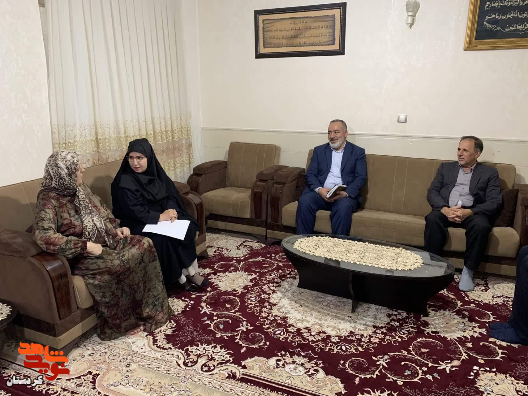 تکریم ایثارگران، رسالت ماندگار خادمان شهدا؛ دیدار مدیرکل بنیاد شهید کردستان با خانوادههای ایثارگر سنندج تکریم ایثارگران، رسالت ماندگار خادمان شهدا؛ دیدار مدیرکل بنیاد شهید کردستان با خانوادههای ایثارگر سنندج