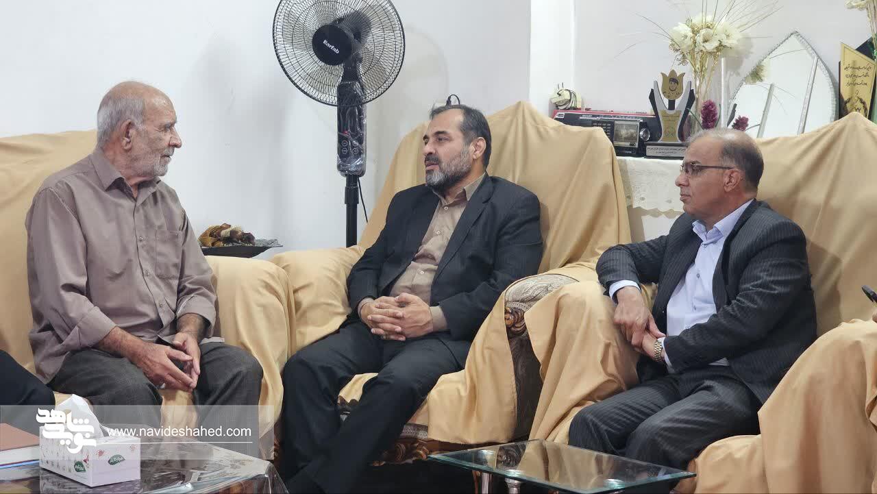مدیرکل امور ورزشی و اردویی بنیاد شهید با خانواده سرهنگ شهید فرشید عابدینی در فارس دیدار کرد مدیرکل امور ورزشی و اردویی بنیاد شهید با خانواده سرهنگ شهید فرشید عابدینی در فارس دیدار کرد