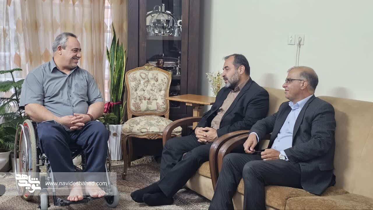 مدیرکل امور ورزشی و اردویی بنیاد شهید با جانباز ۷۰ درصد ورزشکار در شیراز دیدار کرد مدیرکل امور ورزشی و اردویی بنیاد شهید با جانباز ۷۰ درصد ورزشکار در شیراز دیدار کرد
